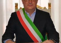Il Sindaco: 