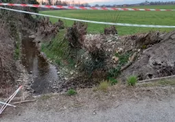 Intervento in frazione San Rocco su un tratto di strada particolarmente critico