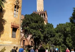 L’evento si propone di fare il punto sulle attività svolte nel triennio appena concluso e invitare a fruire nei prossimi mesi (non appena i luoghi della cultura potranno riaprire) delle proposte di welfare culturale disponibili su prenotazione al Castello e Parco del Roccolo di Busca, al Filatoio di Caraglio e al Forte di Vinadio