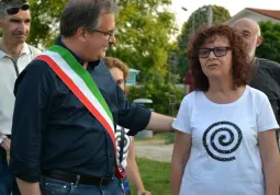 Il sindaco Marco Gallo e Rosalba Capello di Busca&Verde nel giorno dell'inaugurazione del Giardino dell'Infinito