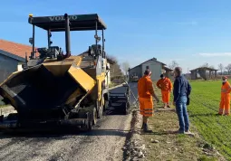 Per il rifacimento delle bitumature e messa in sicurezza delle strade comunali sono stati destinati nel 2020 in tutto poco oltre 500mila euro, impiegati in diversi lotti