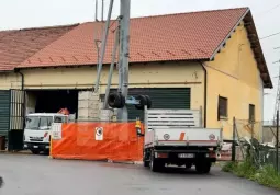 Il cantiere della ristrutturazione del capannone (nell'area in corso Romita) dove avrà sede la Protezione civile