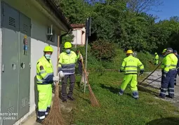 Sabato 23 maggio ripuliti  dai volontari della Protezione civile comunale il Ponte Stretto, l’area del cippo di Pantani in cima alla Colletta, l'ingresso e i sentieri delle cave di alabastro rosa