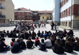 Consegna libro Vigili del Fuoco alle scuole