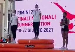 Francesca Bertaina prima sul podio a Rimini domenica scorsa ai campionati italiani di ginnastica ritmica