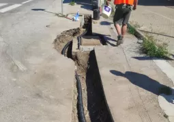 Sono in corso i lavori per il miglioramento dell’illuminazione del passaggio pedonale lungo la strada provinciale 589 in corso Giovanni XXIII, nei pressi dell’incrocio con via Tabasso e via Ticino