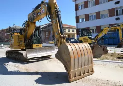 Avviato l'abbattimento del vecchio edificio delle medie