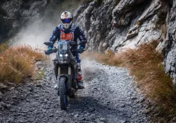 Passerà da Busca-Valmala sabato e domenica prossimi  la 13^ edizione della Hardalpitour Hat Sanremo-Sestriere che porta centinaia di motociclisti provenienti da tutta Europa sulle strade fra la Liguria e il Piemonte, uno dei principali eventi adventouring internazionale