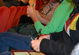 Il pubblico invitato a dare suggerimenti
