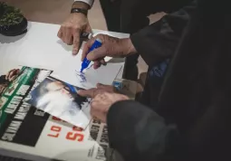 La firma dei cartelloni