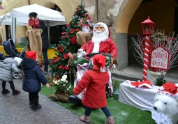 Dopo la pausa forzata dello scorso anno dovuta al Covid, domenica 19 dicembre torna il Mercatino di Natale organizzato da Assoimprese con il Comune