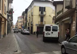 Per consentire la circolazione dei veicoli,  i lavori saranno eseguiti in tre step: prima nel tratto da piazza Savoia all’intersezione con via Cadorna,  poi da via Cadorna a via Milite Ignoto e infine nel tratto tra via Milite Ignoto a piazza della Rossa