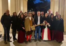 L'allegra combriccola al palazzo comununale