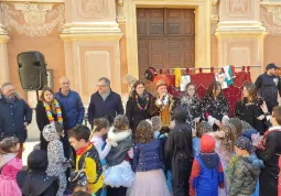 Sabato scorso  in piazza della Rossa Micon e Miconetta e l’allegra combriccola delle Maschere hanno hanno dato vita ad uno spettaccolo di magia e a u bel momento di  ritorno alla normalità Garzie agli Amici del Carlevè  e agli esercenti,  per la merenda