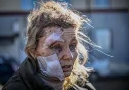 Una delle foto più simboliche del conflitto in corso, scattata all'indomani dello scoppio della guerra in Ucraina, nella notte tra il 23 e il 24 febbraio scorso, con l'invasione da parte dell'esercito russo