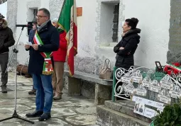Il sindaco Marco Gallo ieri alla commemorazione dell'Eccidio di Valmala: “Celebrare oggi l’eccidio di Valmala a 77 anni da quella tragica giornata ha un significato profondo e molto attuale
