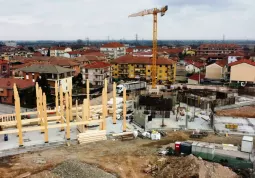 Nel cantiere del nuovo polo scolastico in corso Giolitti i lavori procedono rispettando in pieno i tempi previsti