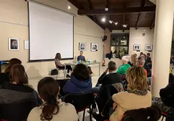 Dato il numero dei partecipanti, la serata si è svolta nella sala convegni di Casa Francotto