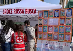 I volontari hanno presentato  i lavori svolti dai bambini delle scuole di Busca in seguito agli incontri formativi in tutte le classi sulla chiamata di soccorso