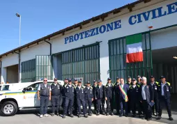 I volontari della Protezione civile con il sindaco Marco Gallo e con  il presidente regionale Marco Fassero e il presidente del coordinamento provinciale Roberto Gagna