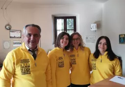 Il gruppo di accoglienza alla galleria Casa Francotto