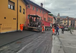 Bitumatura in via Conti della Morea