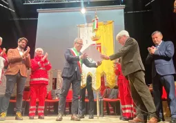 Consegna alla Città  della Medaglia d’oro al Merito della Croce Rossa Italiana 