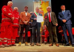 Consegna alla Città  della Medaglia d’oro al Merito della Croce Rossa Italiana 