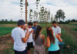 Sabato 17 dicembre dalle ore 18 si terrà un incontro a porte aperte in via Padre Angelico da None 4 (ex convento dei Cappuccini)  per presentare il progetto sperimentale del cohousing agricolo Andirivieni