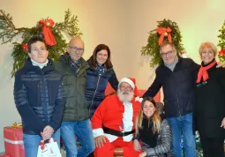 Gli amministratori comunali ieri nella casa di Babbo Natale