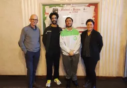  gli assessori comunali Ezio Donadio e Lucia Rosso, che hanno ricevuto i giovani artisti nel palazzo comunale 