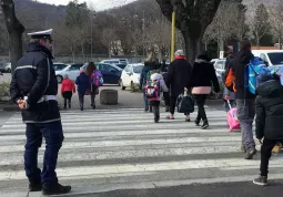 Le competenze dei vigili urbani riguardano i seguenti settori: polizia locale e amministrativa, viabilità, commercio ambulante e fisso, licenza pubblica sicurezza, protezione civile, notifiche, albo pretorio, polizia veterinaria, contratti e scritture private d’appalto lavori, servizi e forniture di competenza