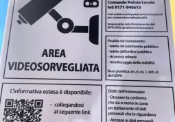 Nuove telecamere sia di contesto sia per la rilevazione targhe si stanno  installando in punti strategici della città