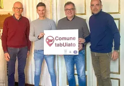 Busca entra nell’app TabUi: la targa, con il numero 13 assegnato al comune,consegnata al sindaco Marco Gallo e agli assessori Diego Bressi ed Ezio Donadio da Giorio Proglio, fondatore della app