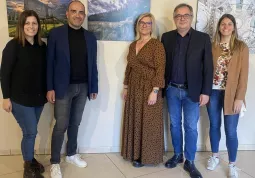 Il sindaco Marco Gallo e gli assessori Rosso, Bressi e Aimar con la presidente di Busca Fotoclick Cristina Giaccardo all'inaugurazione della mostra