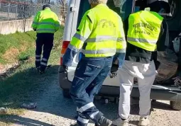 Raccolta rifiuti per strada