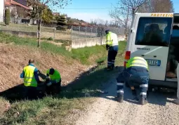 Raccolta rifiuti per strada