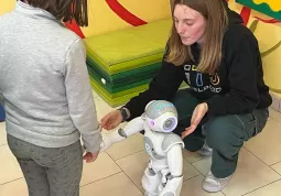 Raccolta differenziata insegnata dal robot