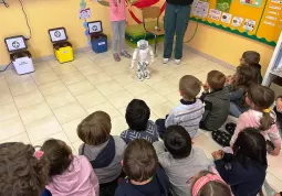 Raccolta differenziata insegnata dal robot