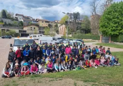 Il gruppo dei partecipanti con i volontari della protezione civile