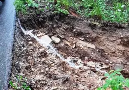 Smottamenti e frane lungo la  strada comunale Lemma - Pian Pietro di Valmala  
