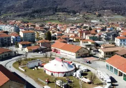 Lo chapiteau che ha ospitato in città le prove e gli spettacoli degli artisti internazionali in Residenza