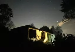 Il profilo della collina di Monte Pagliano sotto le stelle