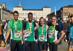 Alcuni dei maratoneti della Buschese impegnati a Torino