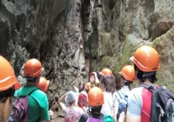 Le suggestive cave dell'alabastro rosa di Busca si trovano sulla collina di Santo Stefano