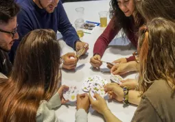 Il via alle 13 fino all’una di notte nel salone del cohousing  Anridivieni in viale Padre Angelico da None