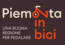 “PieMonta in bici” è il bando della Regione Piemonte per le infrastrutture ciclistiche strategiche che stanzia 40 milioni di euro cofinanziati dal Fondo europeo di sviluppo regionale (Fesr) 2021-27 nell’ambito della transizione verso un'economia a zero emissioni nette di carbonio e della Strategia di sviluppo sostenibile