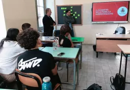 Il responsabile Lavori pubblici del Comune Bruno Tallone e il suo collega dell'ufficio tecnico  Edoardo Castellino hanno incontrato ieri gli studenti delle classi di quinta dell’Istituto tecnico per geometri di Cuneo