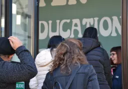 L'Open Education Space è nei locali in via Michelis allestiti dal Comune e riservati ai giovani e ai giovanissimi per laboratori e studio