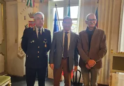Al centro il Prefetto di Cuneo Mauro Savastano, a destra il Sindaco Ezio Donadio e a sinistra il Comandante della Polizia Locale Gianluca Acchiardi